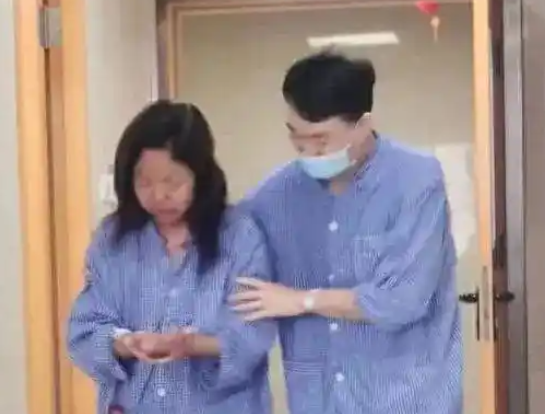 割肝救妻男子回應妻子去世:不后悔 簡直太讓人動容