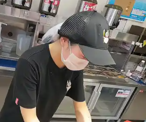 騎手安慰因訂單多崩潰的女店員 奶茶店外賣(mài)訂單爆單