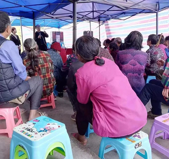 抓現形！“養生宣講團”流動作案專騙老年人......