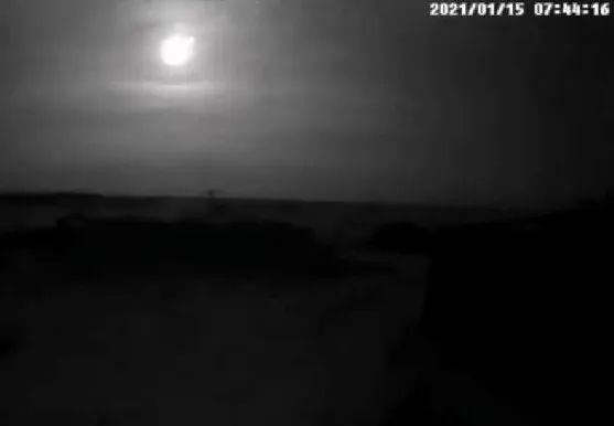 一地深夜出現(xiàn)火球狀不明飛行物？官方回應(yīng)！